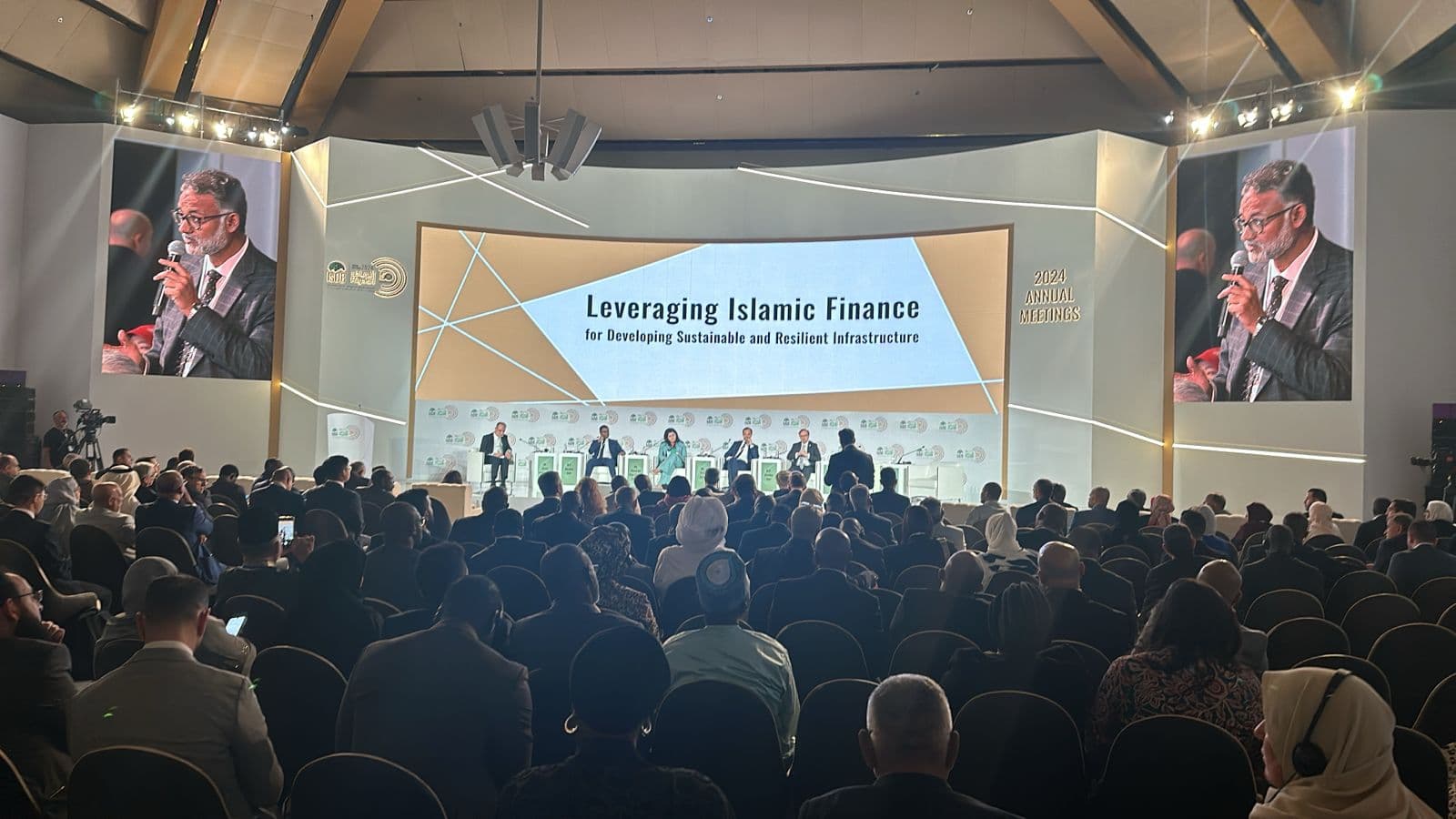 جانب من الجلسة الأولى للاجتماعات السنوية لمجموعة البنك الإسلامي للتنمية في الرياض.