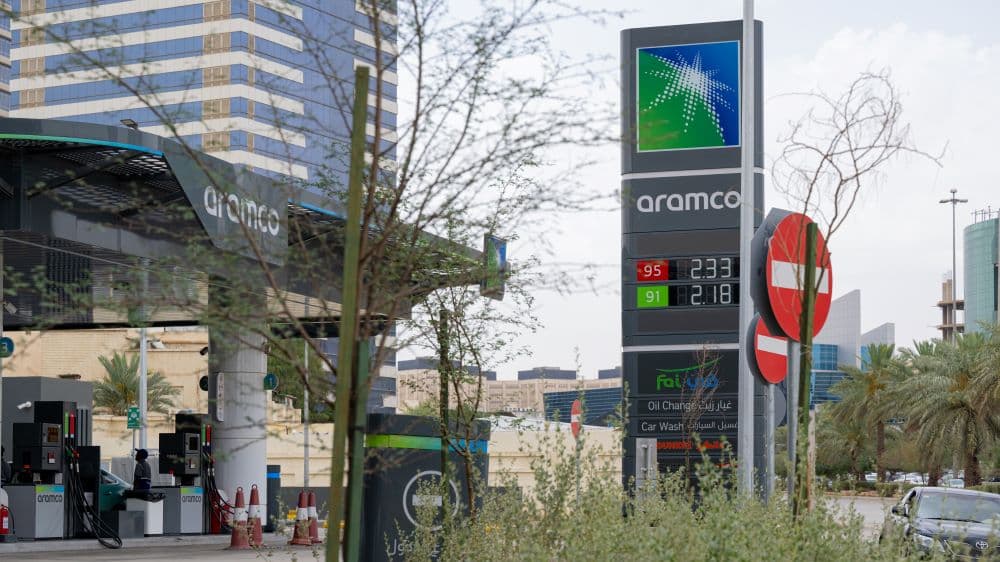   تأمين أجهزة شحن السيارات يكون بعد اعتماد المواصفات الخاصة بها. تصوير: يوسف الدبيسي - الاقتصادية