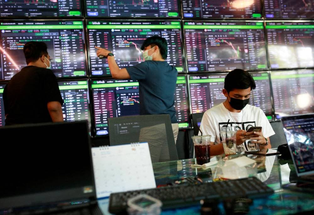 ارتفعت بيتكوين العملة المشفرة الأكبر في العالم 2.4 % خلال تعاملات اليوم. «رويترز»