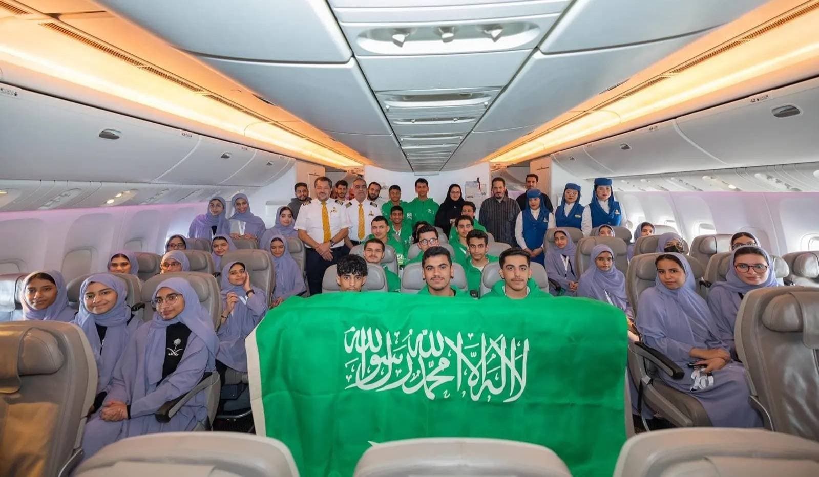 المنتخب السعودي للعلوم والهندسة قبيل مشاركته في معرض ريجينيرون الدولي للعلوم والهندسة. واس