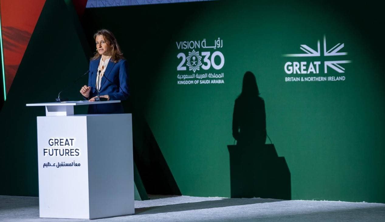 وزيرة الثقافة والإعلام والرياضة البريطانية لوسي فريزر خلال  مشاركتها اليوم في فعاليات مؤتمر "Great Futures" المقام بمركز الملك عبدالله المالي في الرياض . "واس"