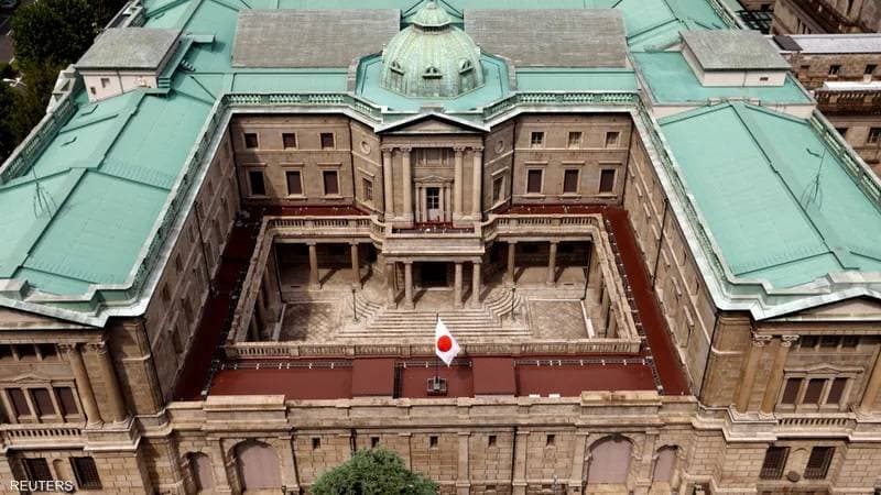 انخفضت قيمة الين بنحو 10% مقابل الدولار حتى الآن هذا العام.