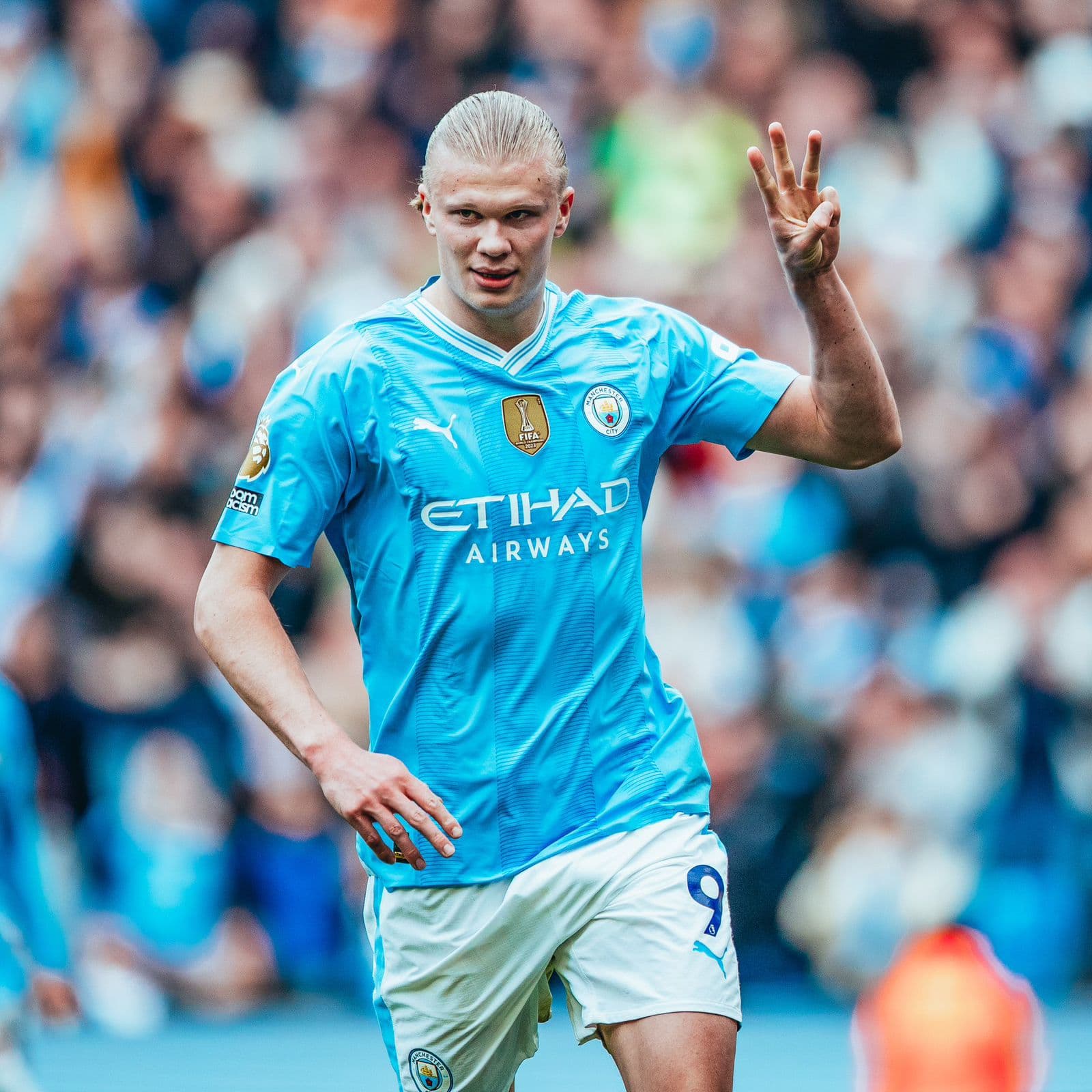 تحول الأندية الكبرى إلى علامات عالمية تشير إلى استمرار هيمنة العنصر التجاري.