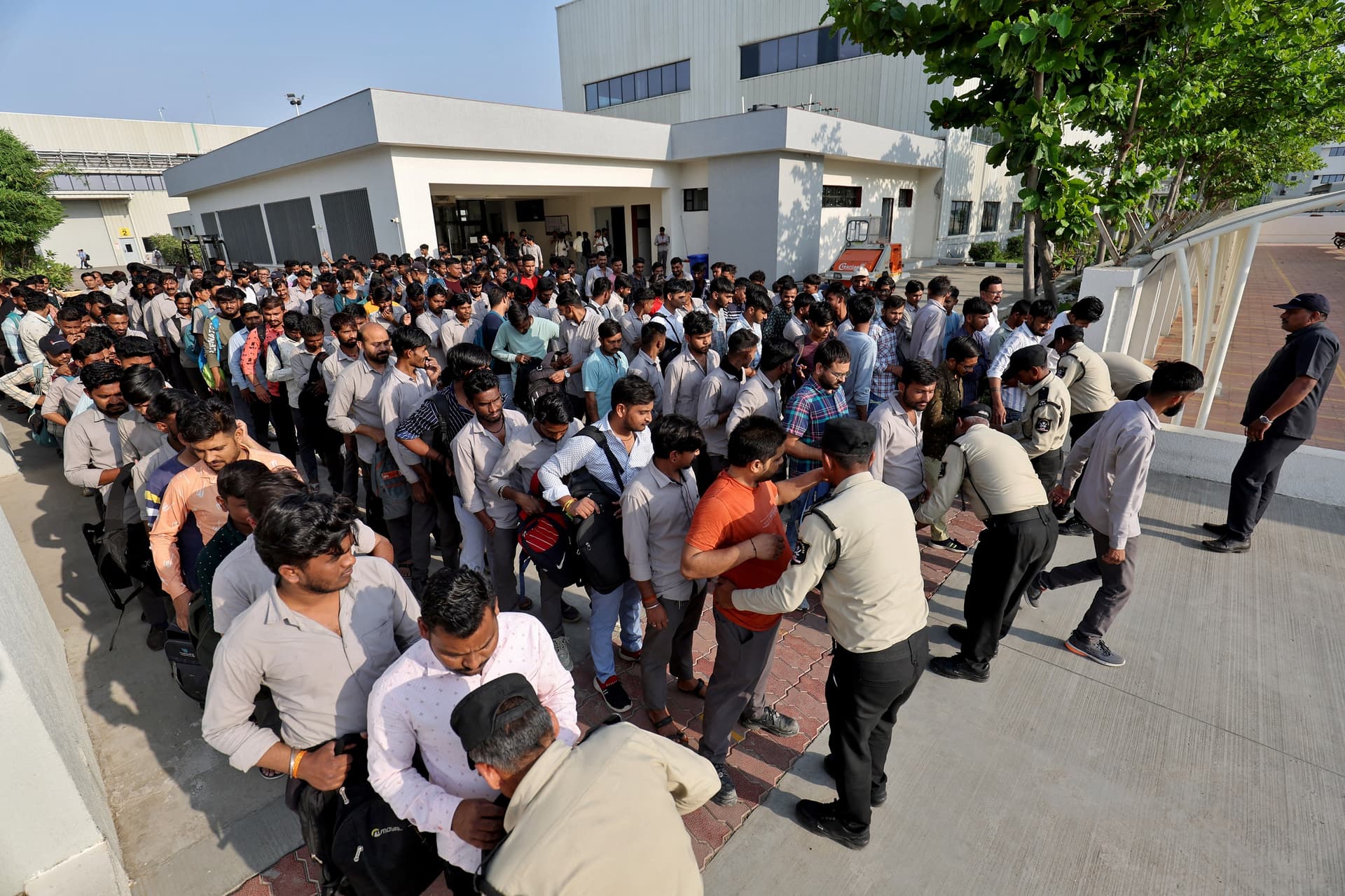 تفتيش الموظفين