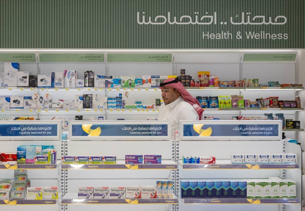 شكل الإنفاق من خلال نقاط البيع نحو 47 % من إجمالي الإنفاق خلال أبريل الماضي. تصوير: يوسف الدبيسي - الرياض