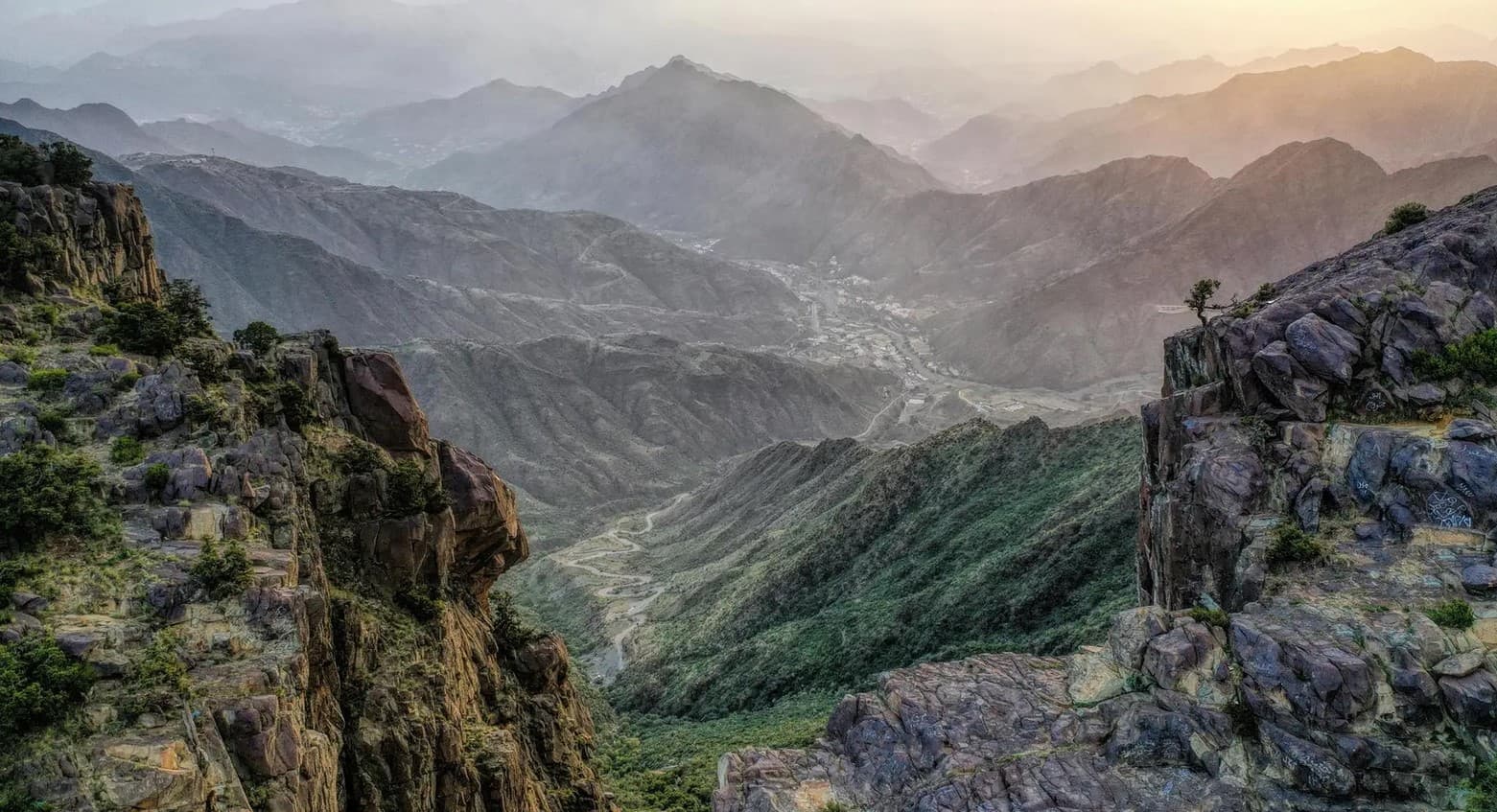 "السودة" توقع شراكة مع "وارنر بروس" لإثراء المحتوى الإعلامي لقممها