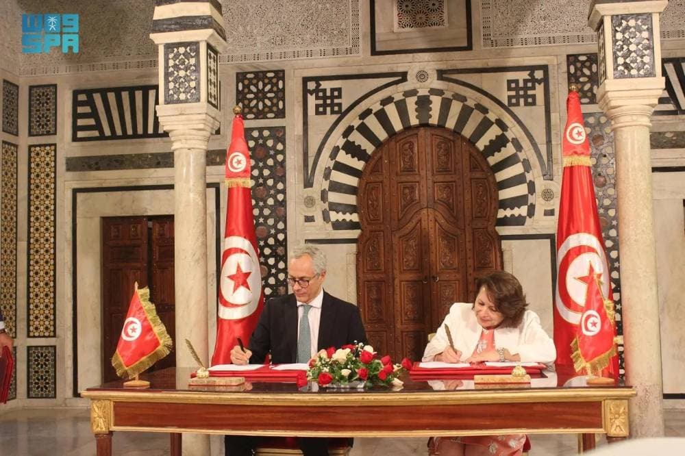 جانب من توقيع شركة أكوا باور اتفاقية تعاون مع تونس.