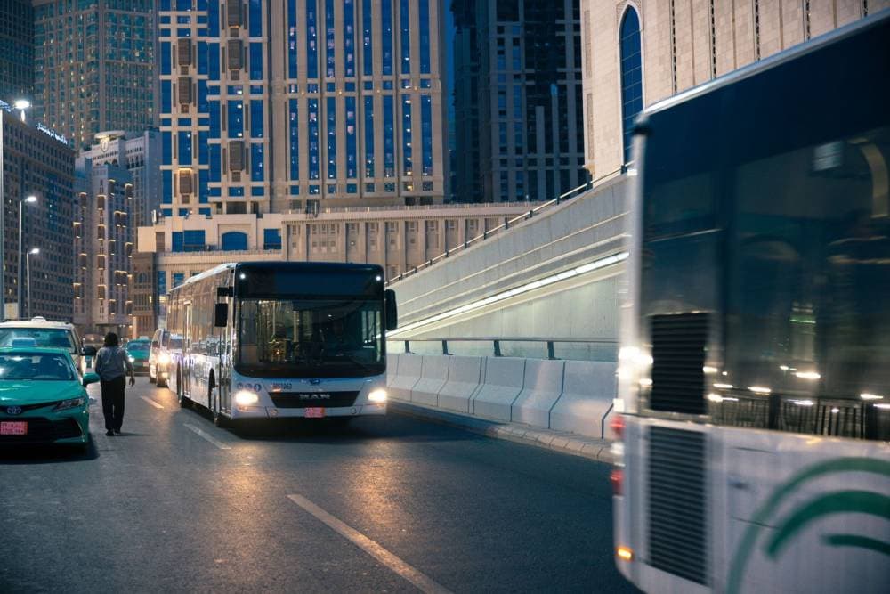 تتضمن الخطة التشغيلية تعديلات على بعض المسارات بهدف تحقيق التكامل مع خدمات النقل.