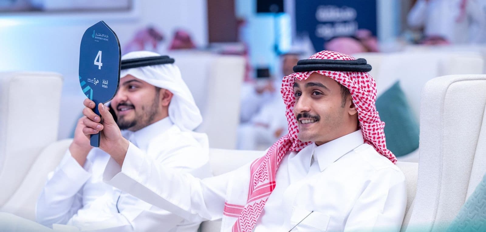 عبدالعزيز الخليوي خلال المزاد الذي أقيم في الرياض اليوم. المصدر: شركة هوية