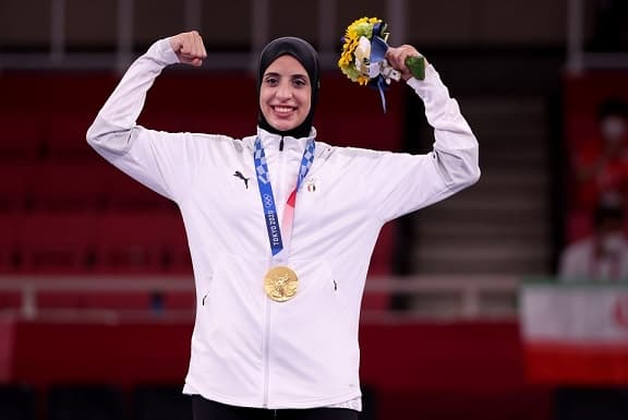 فريال أشرف المتوجة بذهبية الكاراتيه في أولمبياد طوكيو.