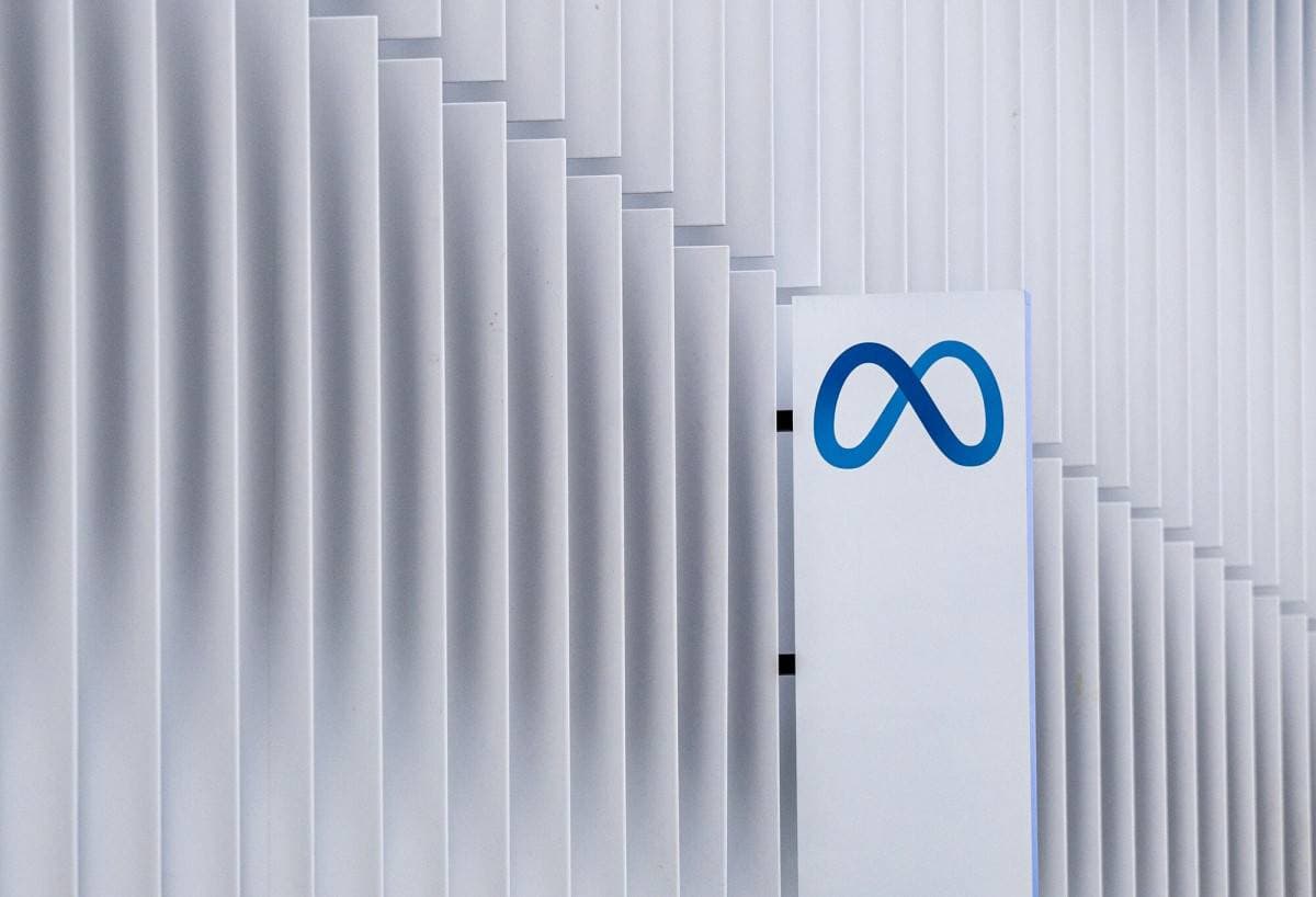 لافتة عليها شعار شركة "ميتا بلاتفورمز". "بلومبرغ"