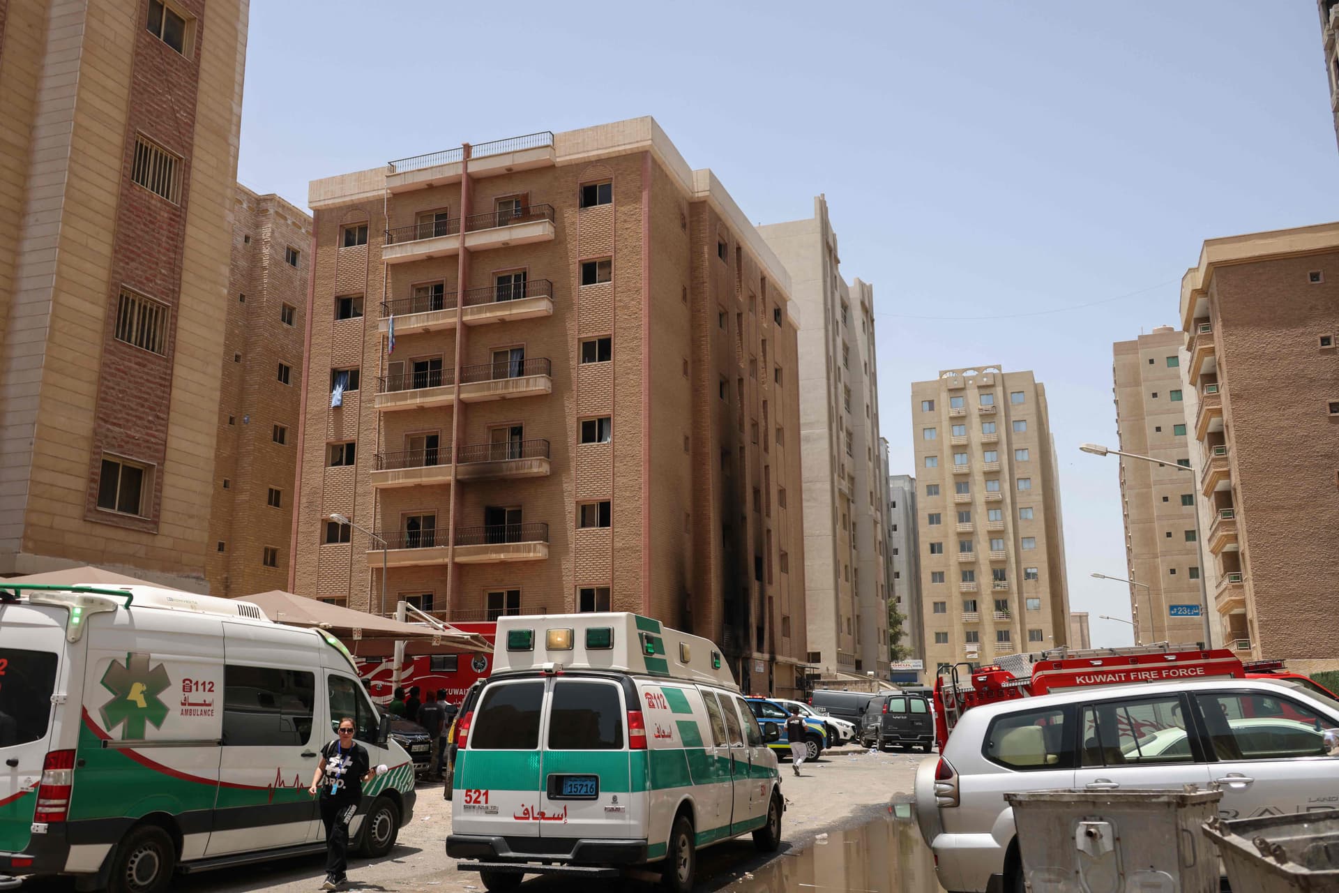 الكويت : 40 قتيلا وعشرات المصابين في حريق بمبنى سكني للعمال