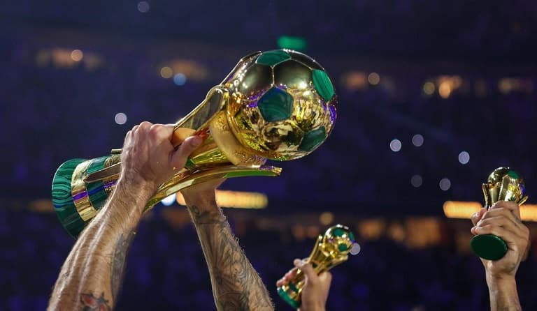 الهلال توج بطلا لكأس الملك في نسخته الأخيرة.