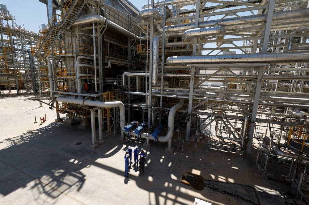 أسعار النفط تصعد إلى 82.60 دولار للبرميل بسبب توتر الشرق الأوسط