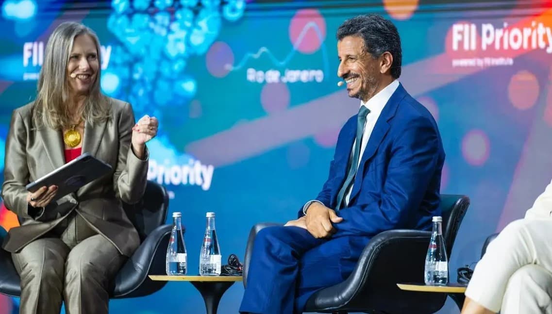 الخطيب خلال مشاركته في قمة الأولوية في ريو دي جانيرو.