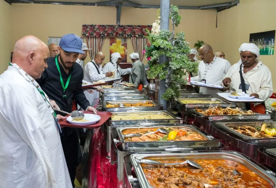 متعهدو الإعاشة في المشاعر المقدسة يصرح لهم بالعمل في موقع واحد. "واس"