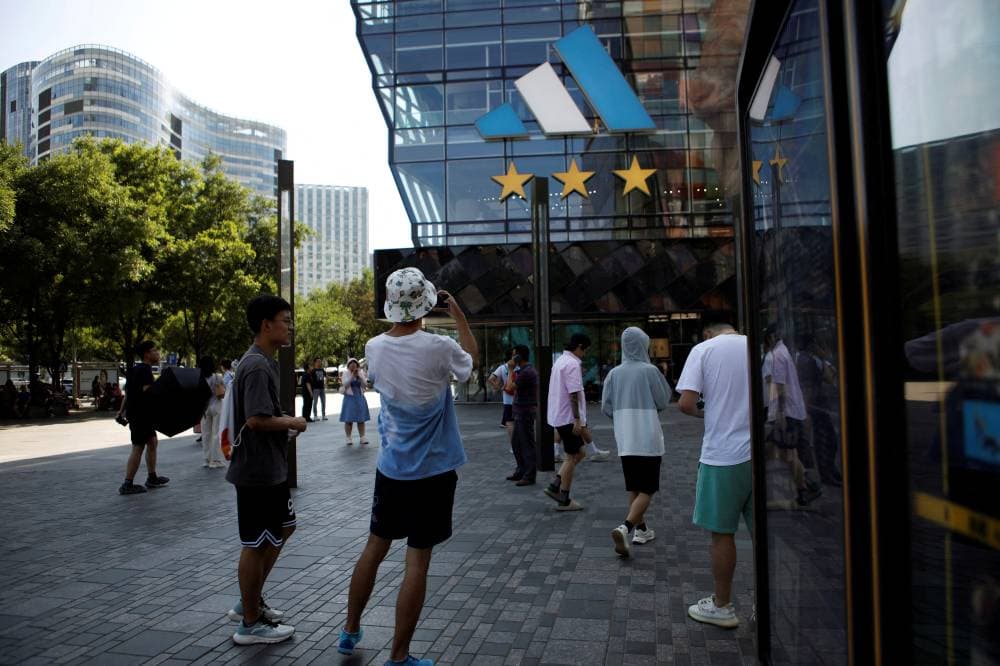 شركة أديداس بدأت نشاطها في الصين في 1997 لها أكثر من 10 آلاف متجر. "رويترز"