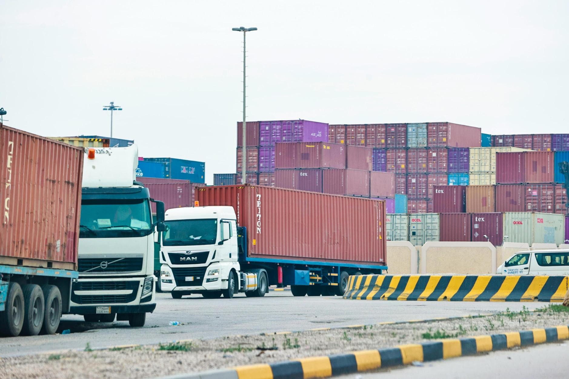 يشهد ميناء الدمام زيادة غير مسبوقة في حركة الملاحة نتيجة توترات البحر الأحمر. تصوير: يوسف الدبيسي - الاقتصادية