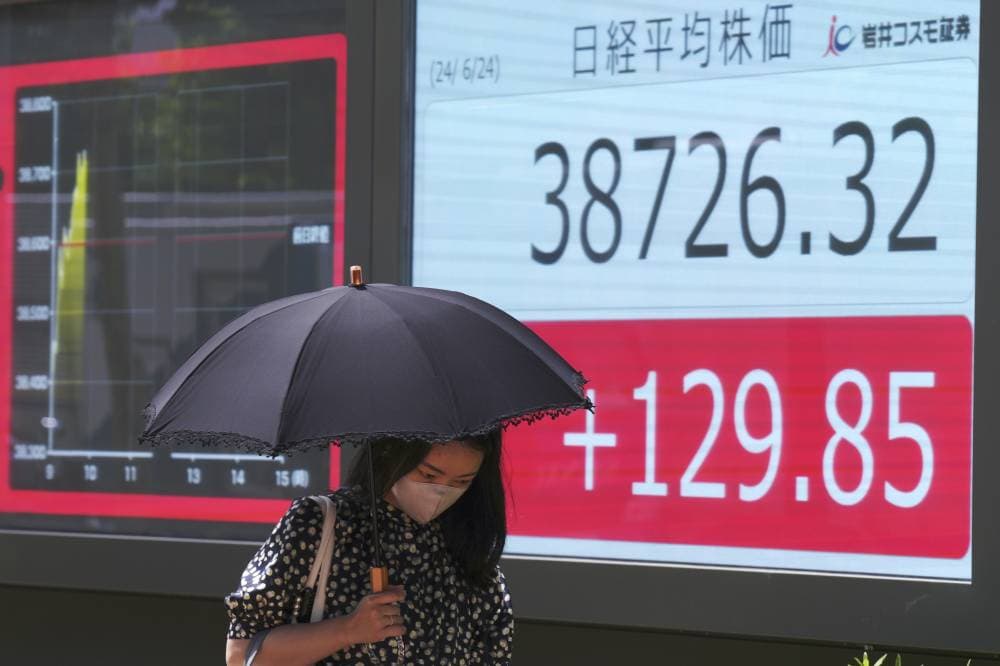 صعد مؤشر نيكاي 0.5 % إلى 38804.65 نقطة في ختام تعاملات اليوم. "أ.ب"