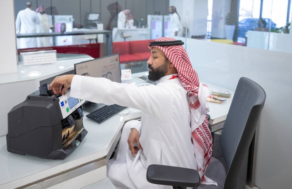 تجاوزت ودائع المصارف الخليجية تريليوني دولار بنهاية الربع الأول. تصوير: يوسف الدبيسي