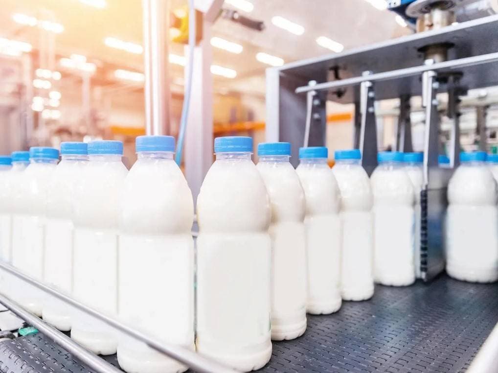 يعمل النظام الآلي على استبعاد العبوات غير المطابقة للمواصفات. "واس"