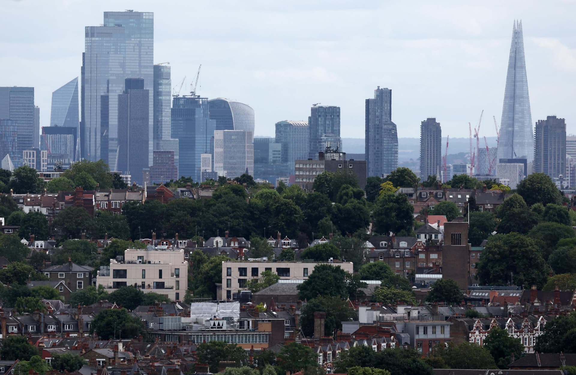 نمو أعلى من المتوقع في بريطانيا