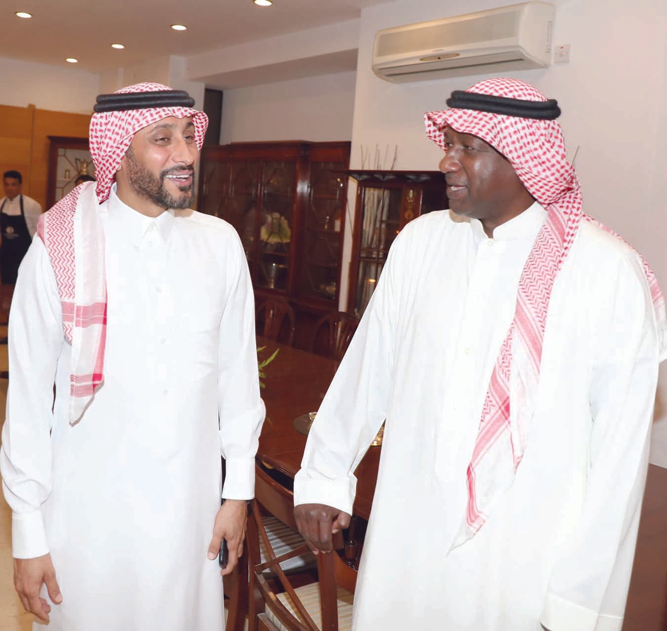 ماجد عبد الله وسامي الجابر في إحدى المناسبات. تصوير: بشير صالح - "الاقتصادية"