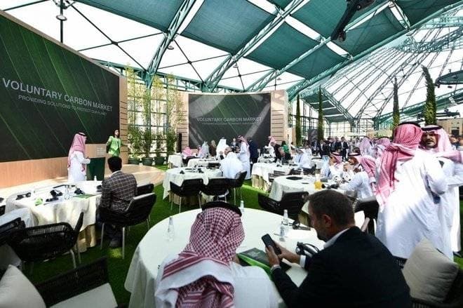 "قمة السعودية" توقع مذكرة تفاهم مع "سوق الكربون الطوعي" التابعة لصندوق الاستثمارات