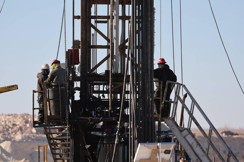 جهود أوبك + لاستعادة توازن السوق وضبط المعروض النفطي مستمرة. "الفرنسية"