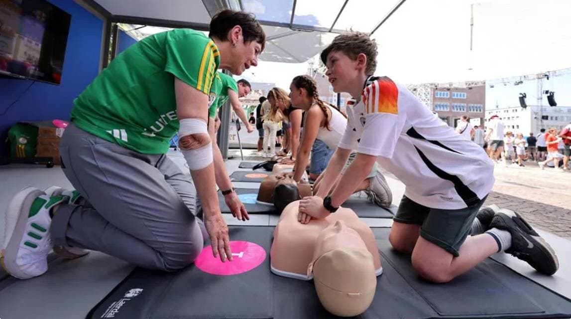 أكثر من 35 ألف مشجع تعلموا الإنعاش القلبي الرئوي في «يورو 2024». الاتحاد الأوروبي
