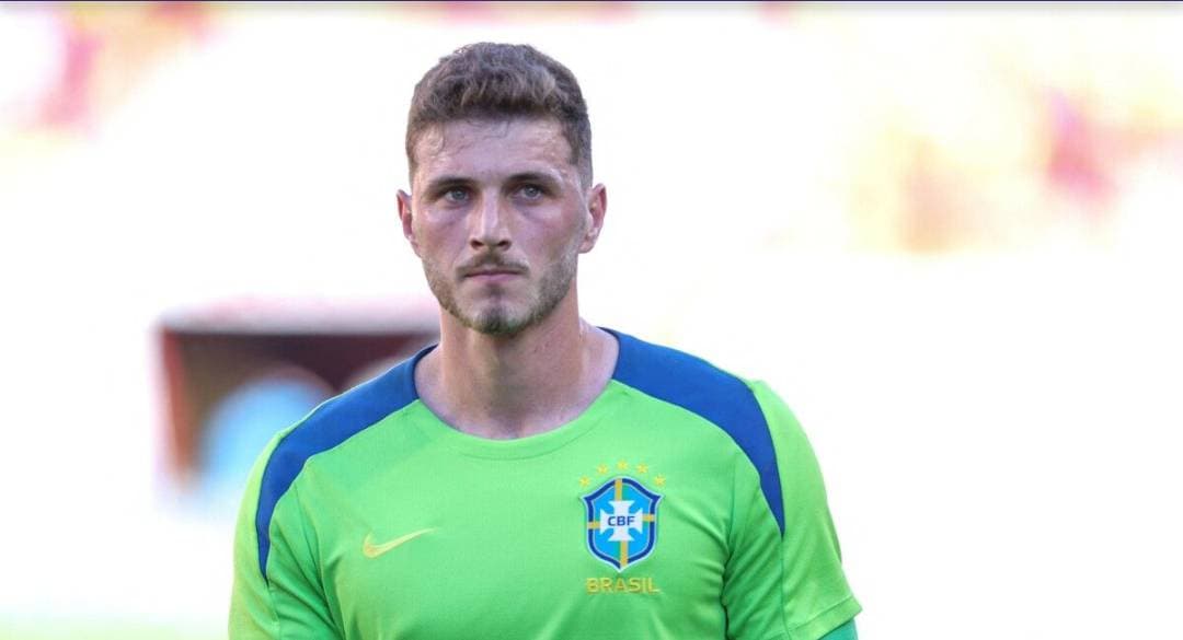 تعاقد النصر مع الحارس البرازيلي بمبلغ 73.4 مليون ريال. 