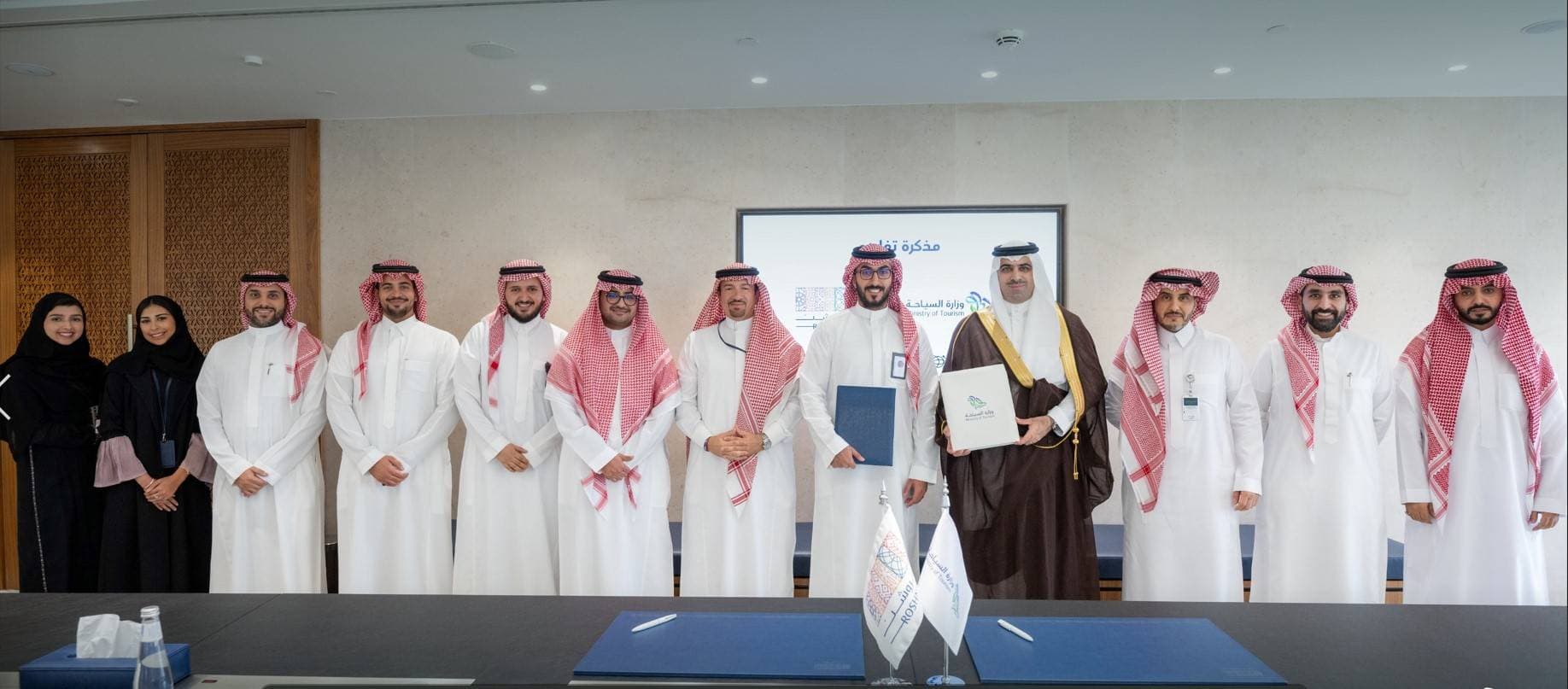 تستهدف الشراكة بين وزارة السياحة و"روشن" التعاون في تطوير صناعة السياحة في السعودية.