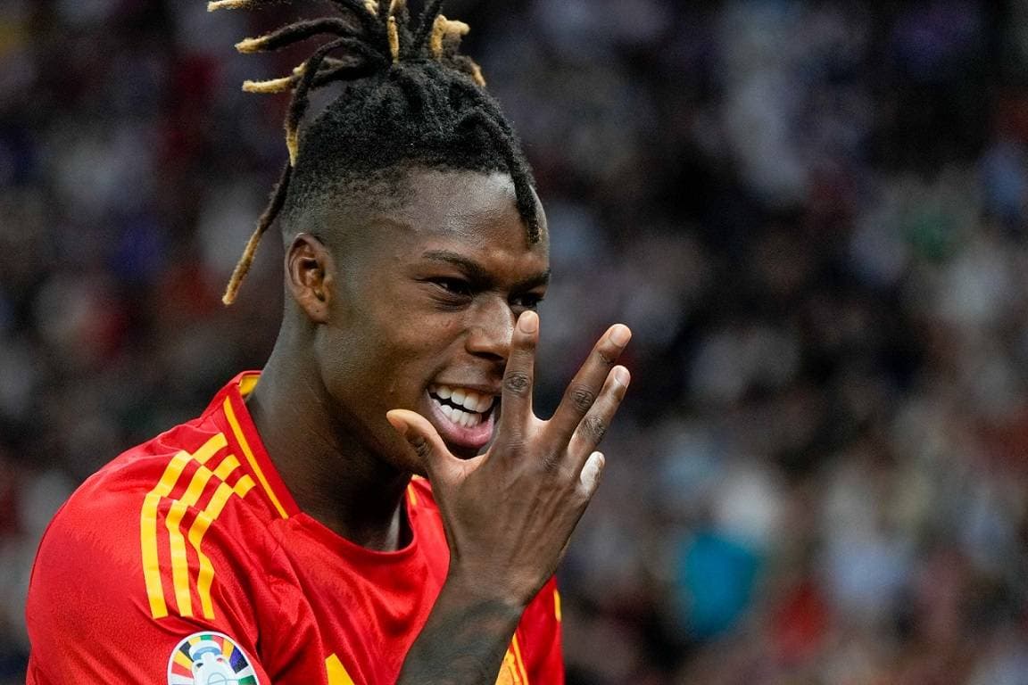 نيكو ويليامز يحتفل بهدفه في شباك إنجلترا في نهائي «يورو 2024».