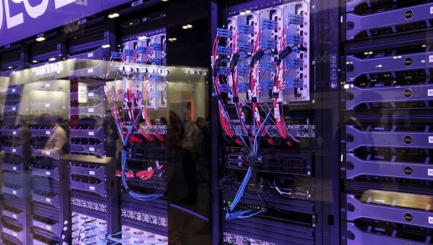 نموذج لأحد خوادم الذكاء الاصطناعي.. صندوق "واعد" يستهدف القطاعات القابلة للتوطين غير المخدومة محلياً - "بلومبرغ"