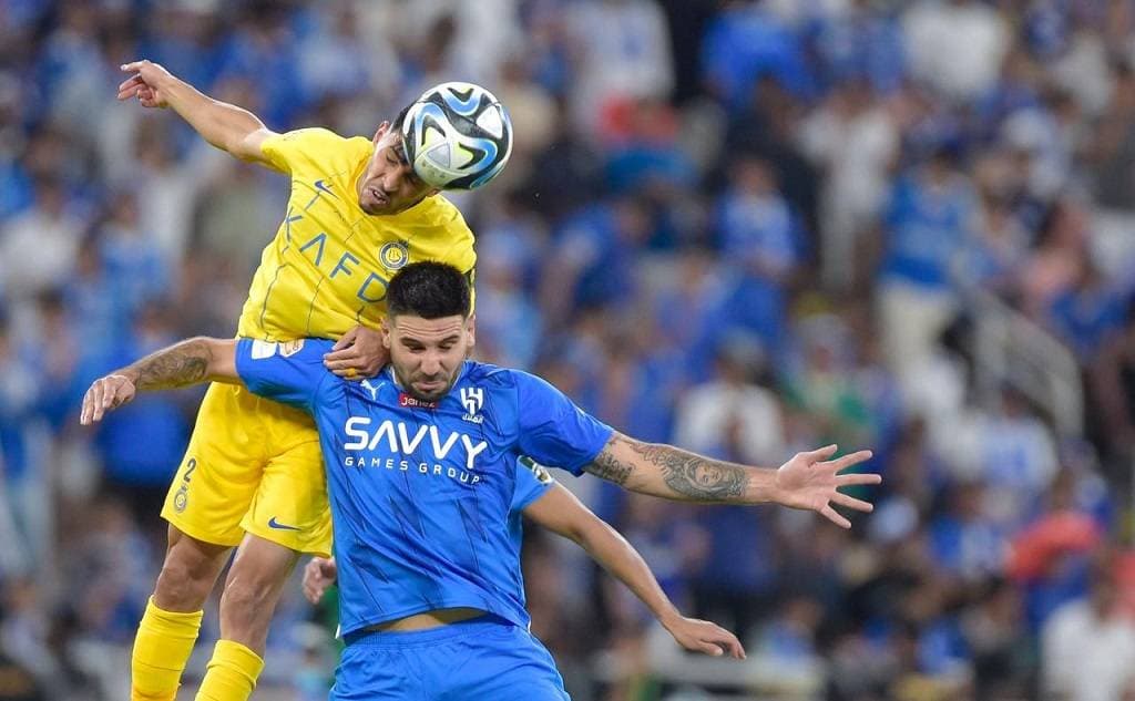 جانب من لقاء الهلال والنصر في كأس الملك.