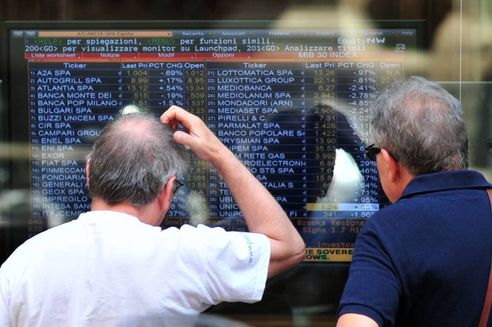 قفز سهم مجموعة "إنتيسا سان باولو" المصرفية الإيطالية 3.5 %. المصدر: "الفرنسية"
