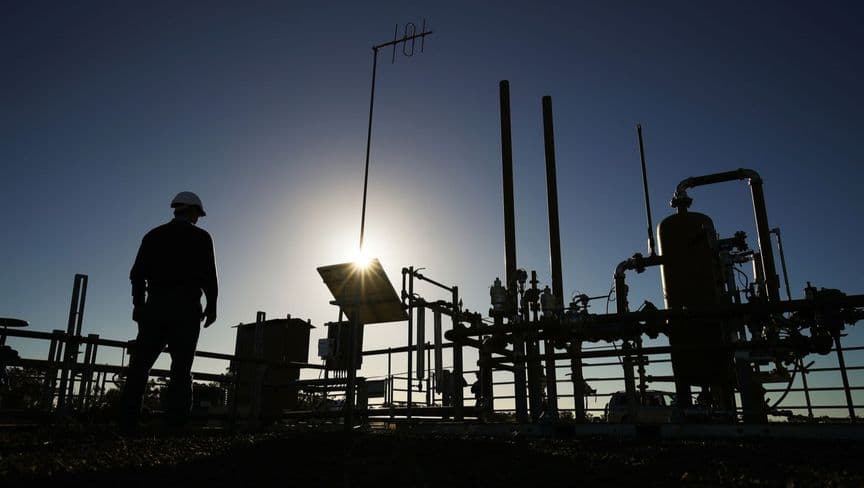 بئر استكشافي لشركة سانتوس في مزرعة في نارابري بأستراليا. المصدر: "بلومبرغ"