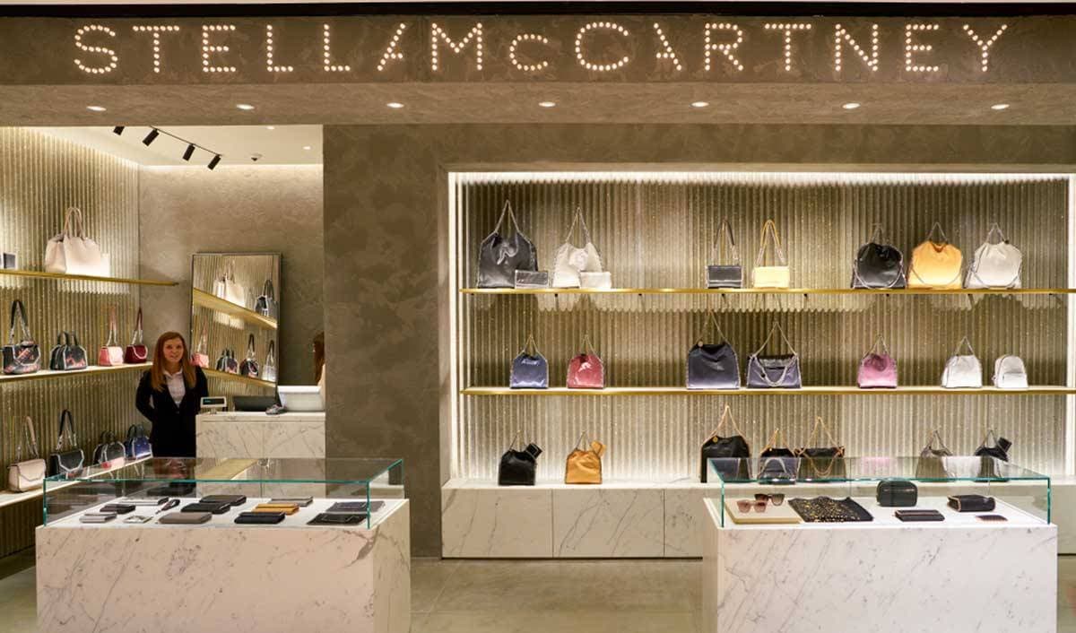 مع نمو التجارة الإلكترونية وقوة التكتلات الفاخرة تواجه المتاجر الكبرى عوائد متناقصة.