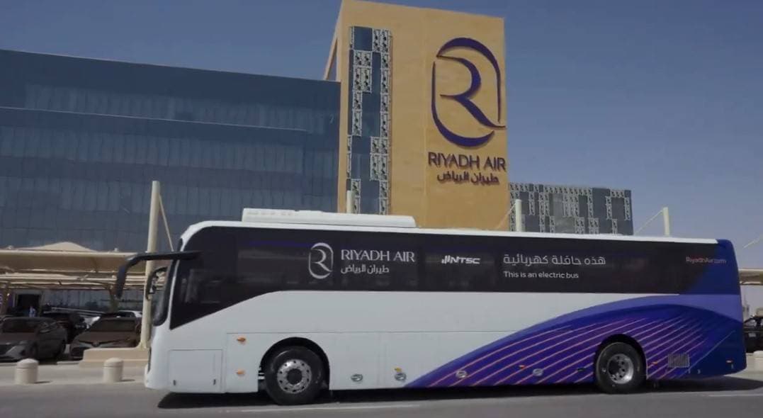 إطلاق أولى حافلات "طيران الرياض"الكهربائية لتعزيز كفاءة استخدام الوقود