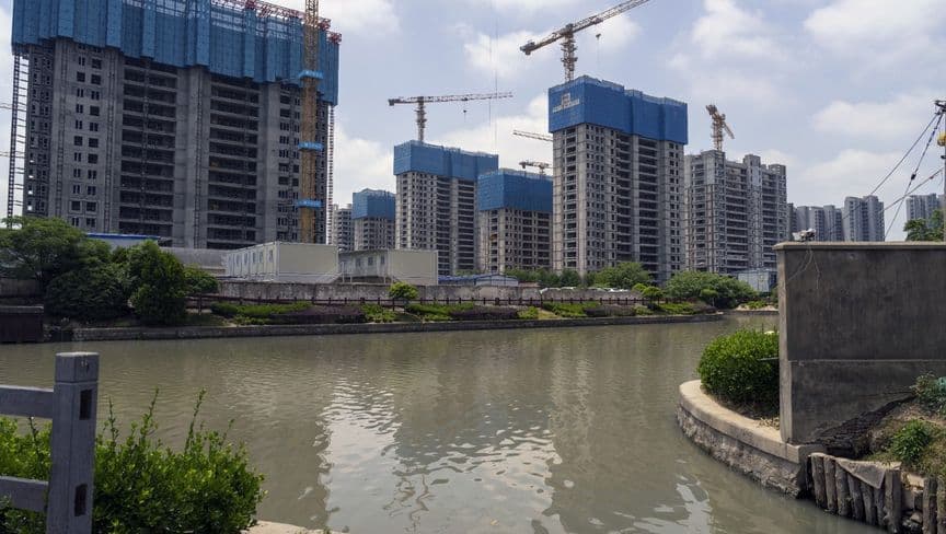 المباني السكنية قيد الإنشاء في شركة (China Vanke Co. Langshi Flower Language Development) في شنغهاي، الصين. بلومبرغ