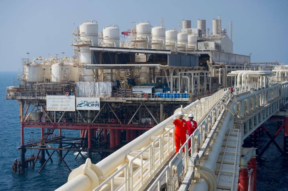 بنك ستاندرد تشارترد يتوقع استمرار نمو الطلب على النفط في عام 2024.