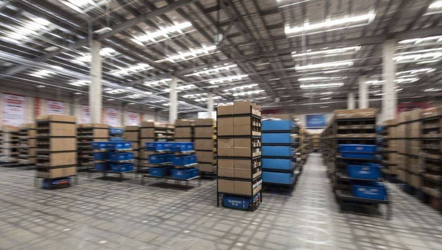 طفرة في أنشطة التخزين واللوجستيات بعد انتعاش التجارة الإلكترونية. المصدر: بلومبرغ