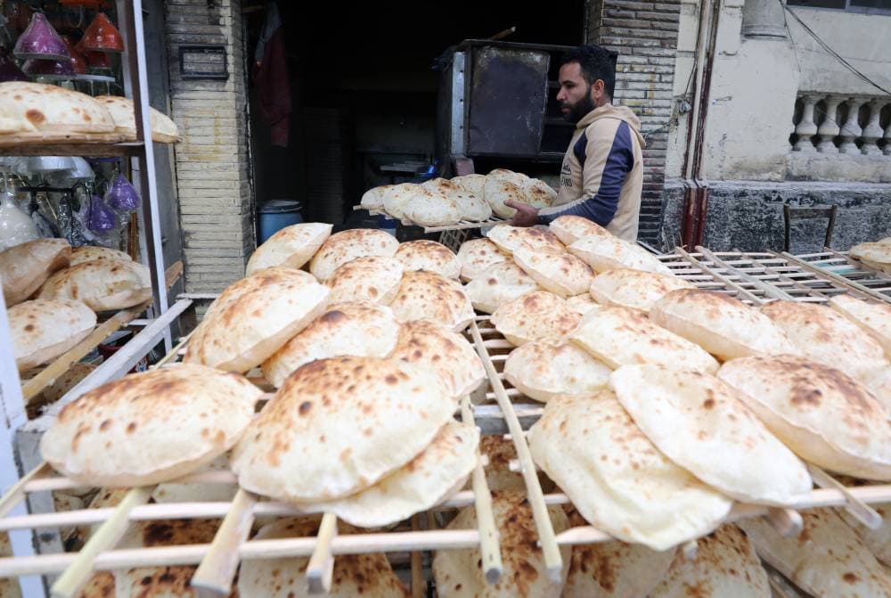 رفعت مصر هذا العام أسعار الوقود والخبز وهي سلعة مدعومة بشكل كبير. "إ.ب.أ"
