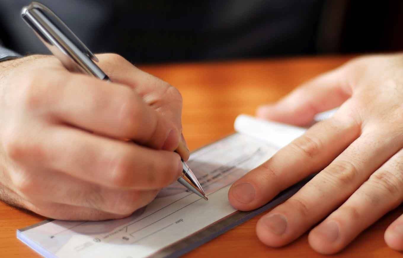 تشمل الأوراق المالية التي يجب الإفصاح عنها السندات لأمر والشيكات.