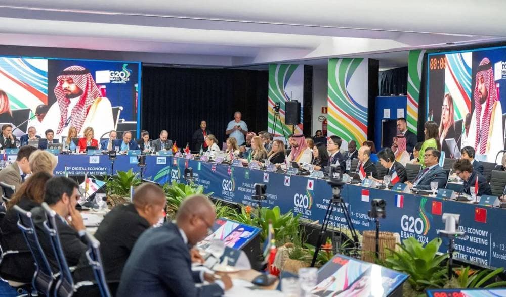 جانب من مشاركة رئيس وفد السعودية بالإنابة لمجموعة عمل الاقتصاد الرقمي لـG20 في البرازيل. "واس"