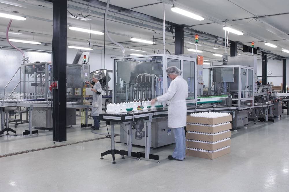 يتوقع أن تحقق صناعة مستحضرات التجميل مبيعات 690 مليار دولار العام المقبل. المصدر: رويترز