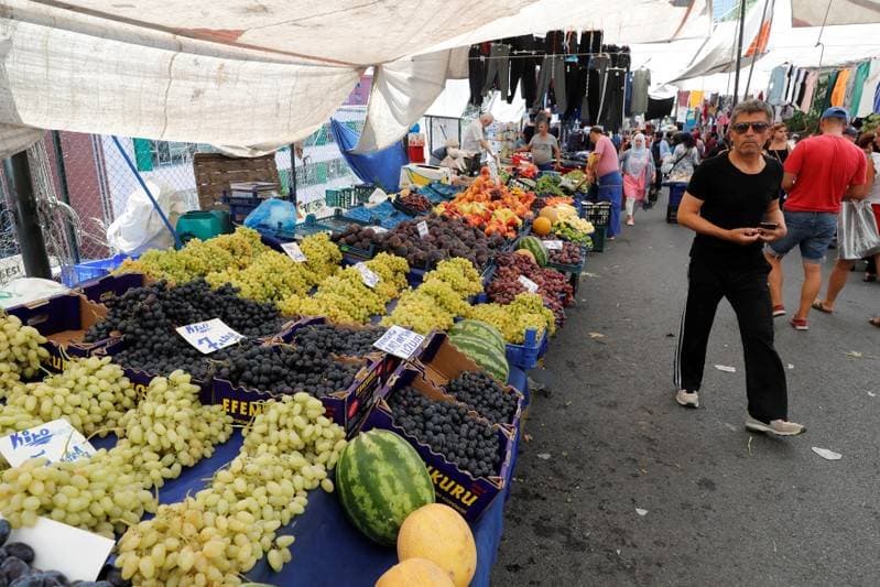 سوق في إسطنبول. "رويترز"