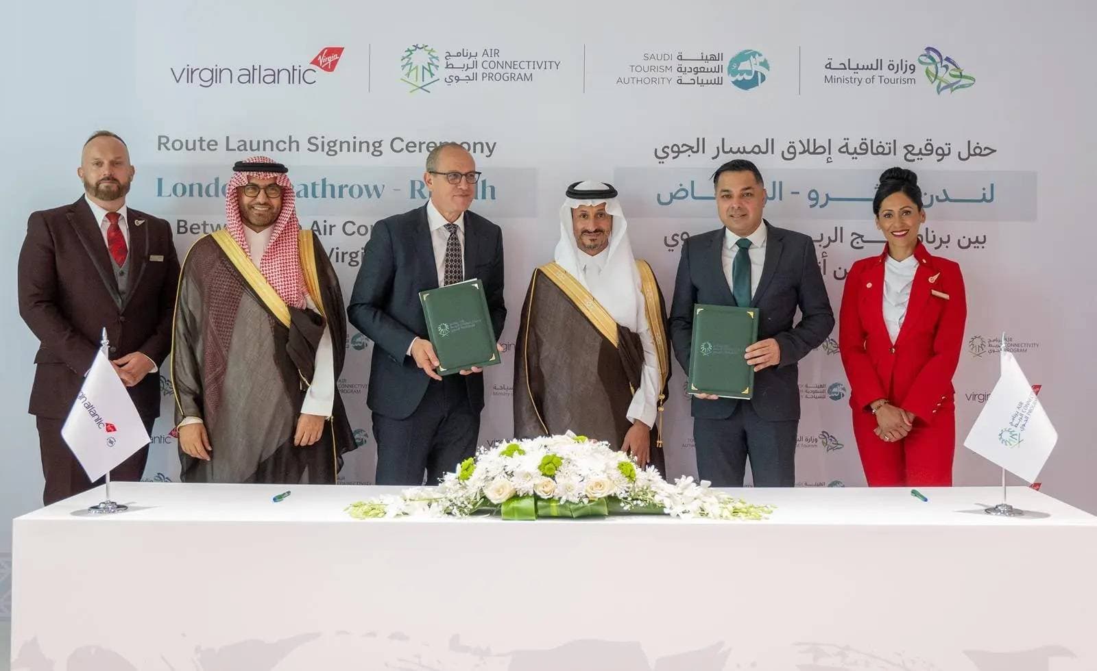 جاب من توقيع الاتفاقية بين برنامج الربط الجوي السعودي وخطوط "فيرجن أتلانتيك". المصدر: واس