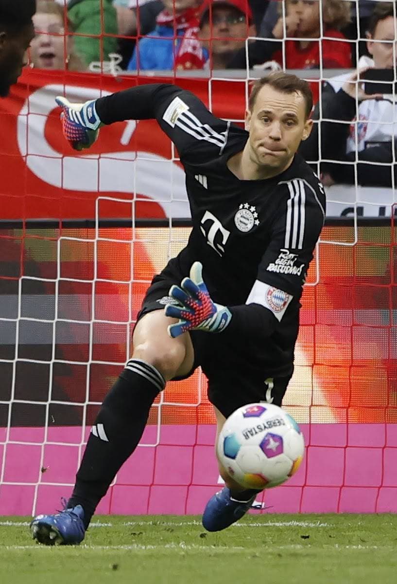 حل في الصدارة مانويل نوير حارس مرمى بايرن ميونيخ الألماني. المصدر: رويترز
