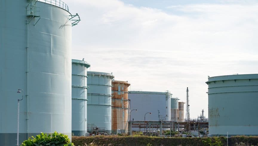 صهاريج تخزين النفط في منطقة كيهين الصناعية في يوكوهاما، محافظة كاناغاوا، اليابان - بلومبرغ